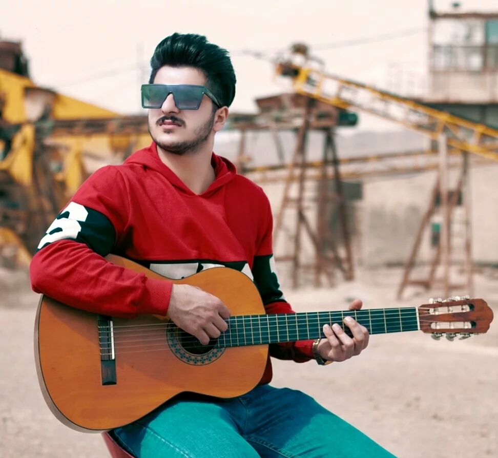 امیر سیاوشی اسیر ظلمت و‌ شب تاره از گرفتار خم زلف یاره